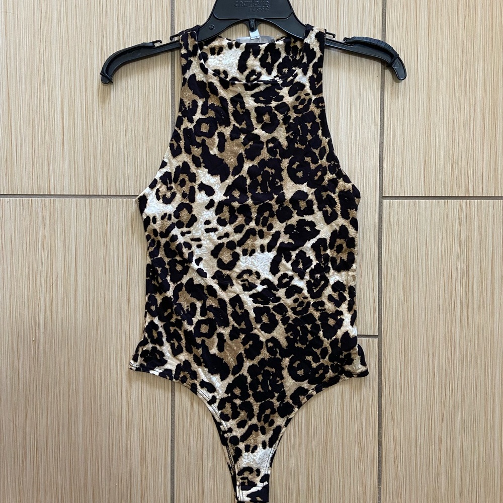 Animal Print one piece round neck bodysuit BNWT Size small